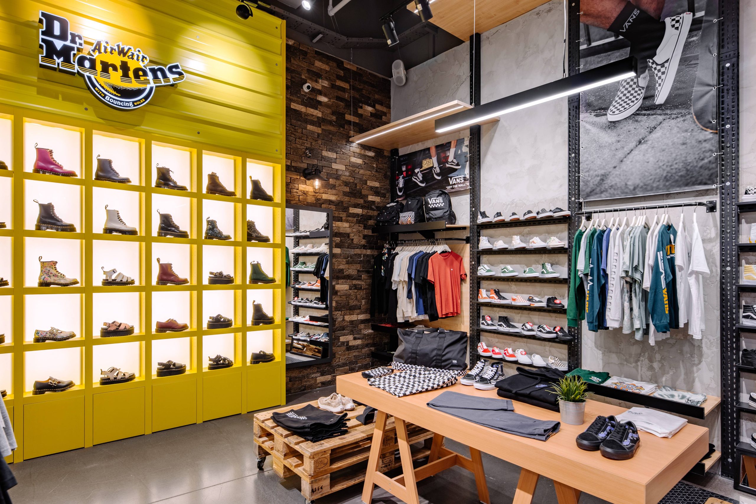 Diseño de interiores para una tienda view 2 