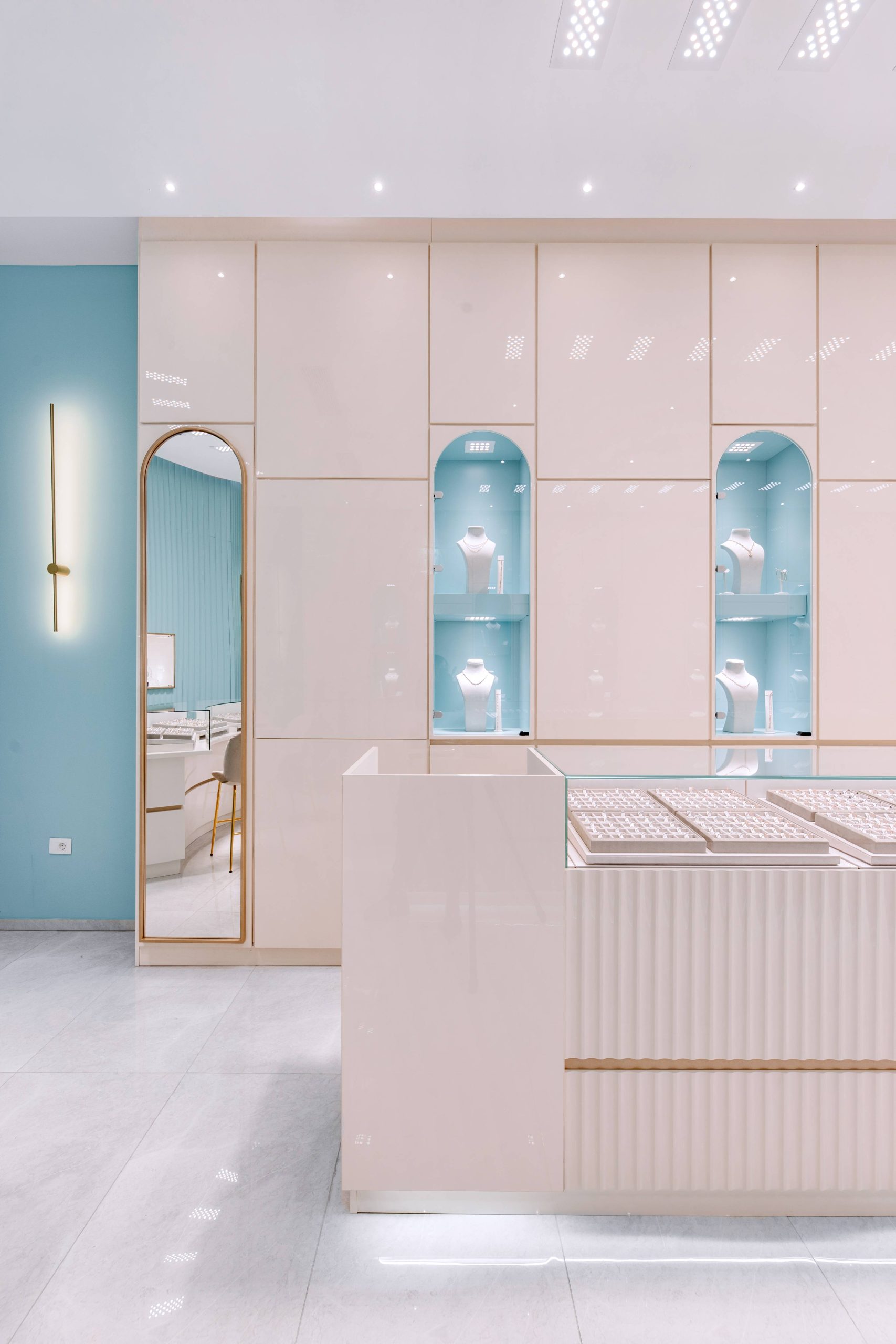 Diseño de interiores para una boutique de joyería view 3 