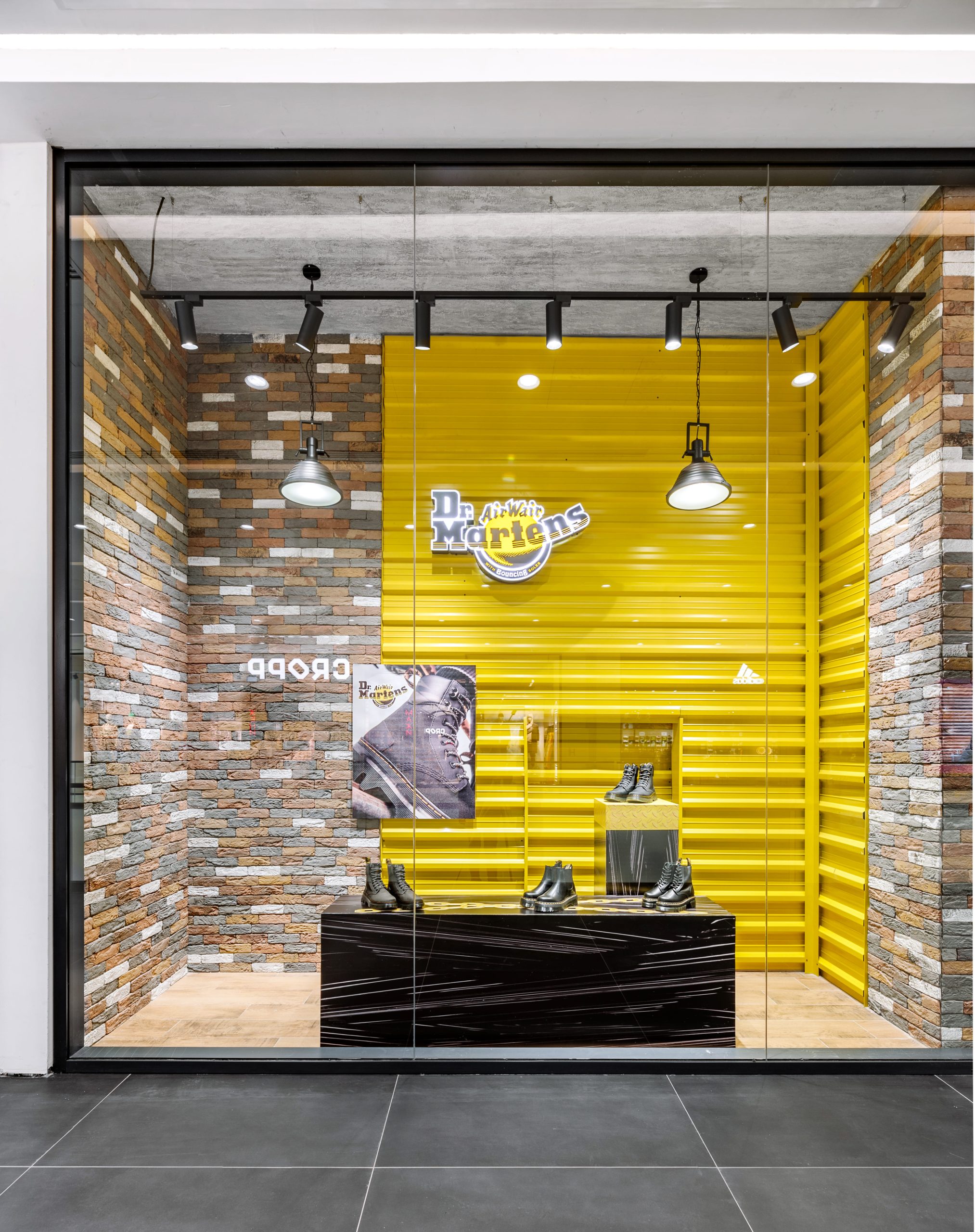 Diseño interior para una tienda view 8 