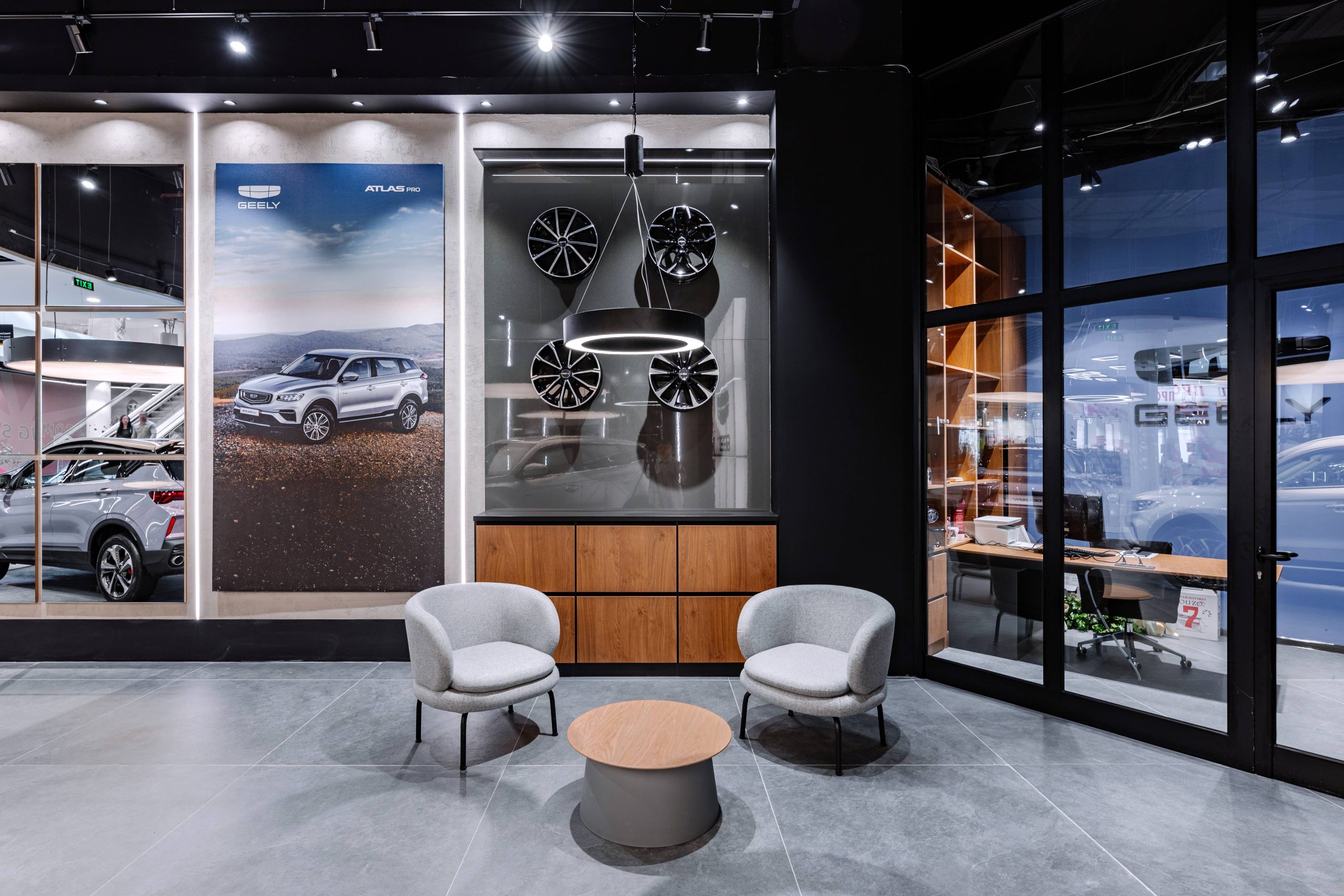 Diseño de interiores comerciales para una marca automotriz view 2 