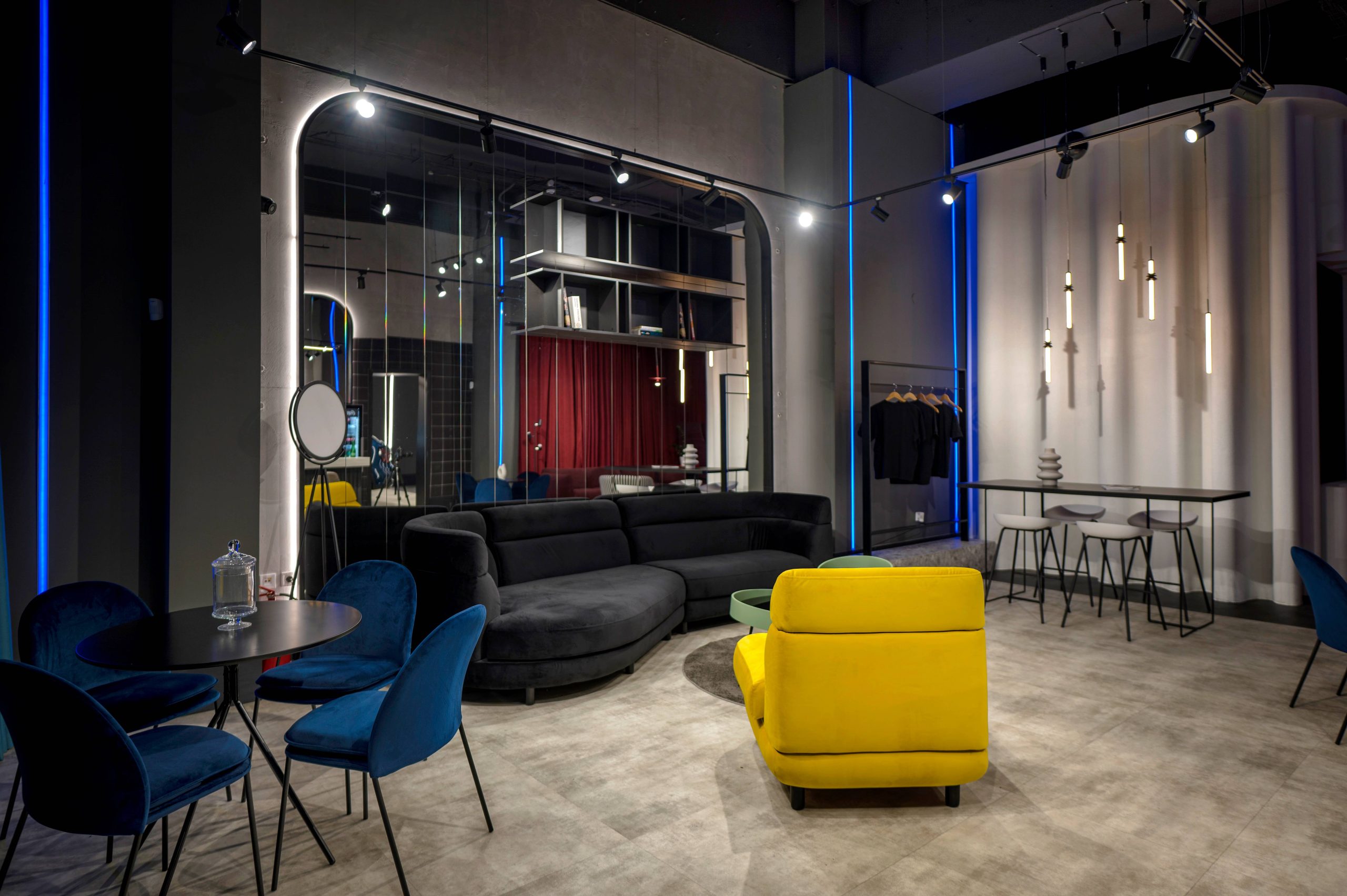 Diseño de interiores comerciales para una marca automotriz view 17 