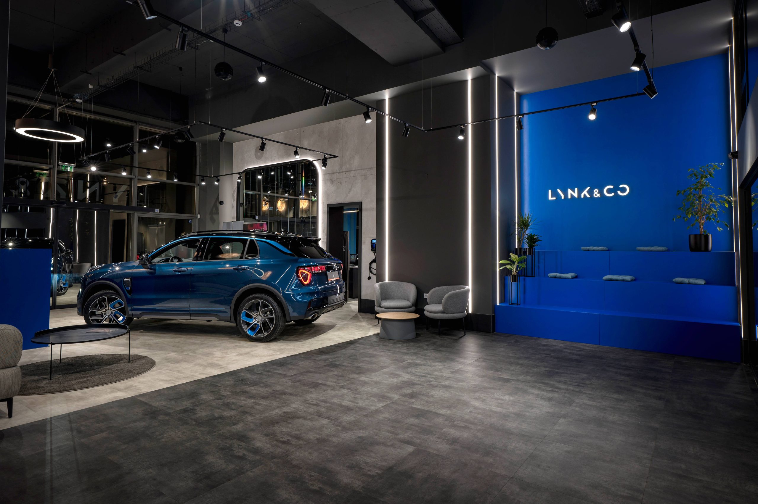 Diseño de interiores comerciales para una marca automotriz view 11 