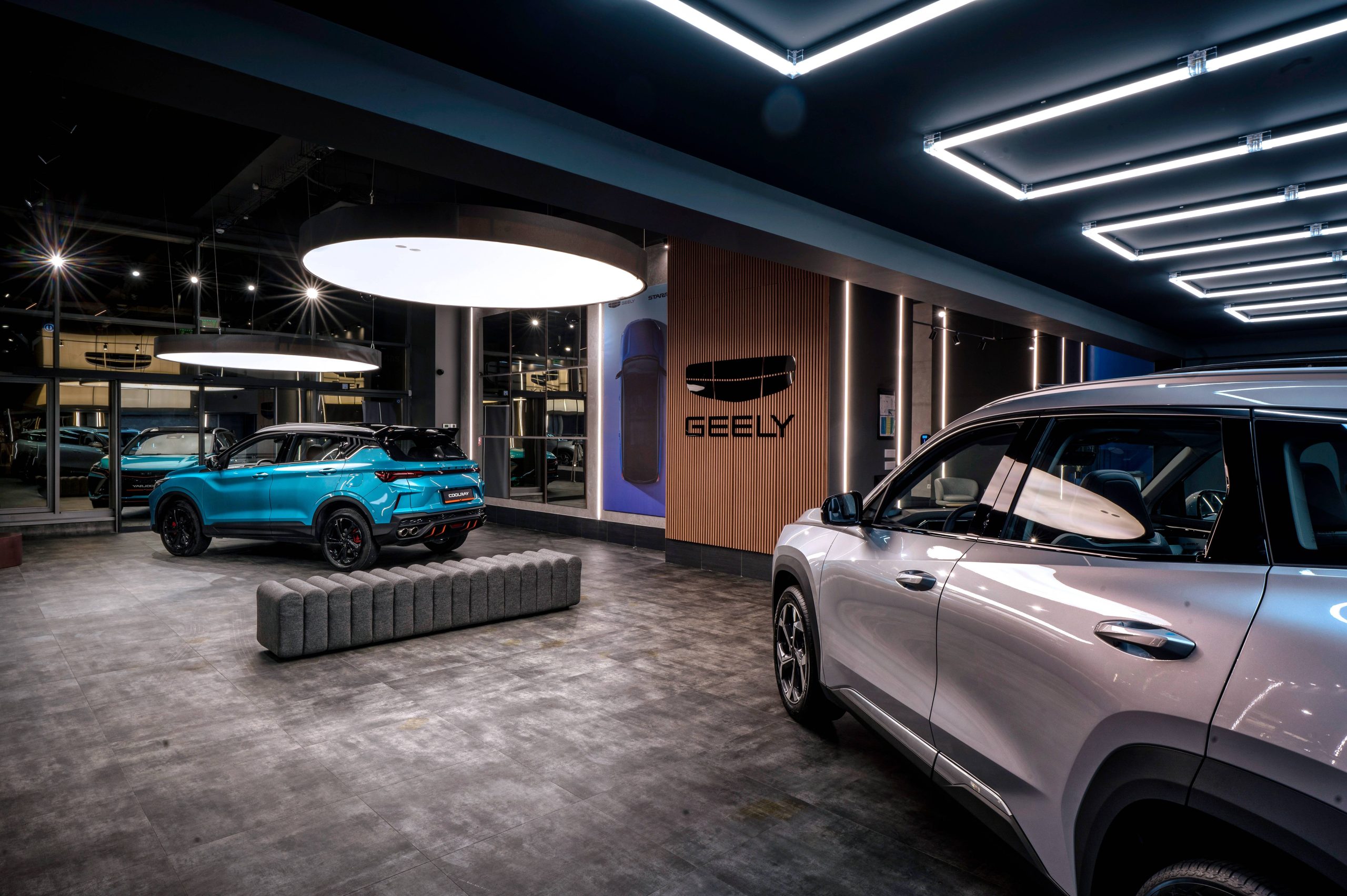 Diseño de interiores comerciales para una marca automotriz view 10 