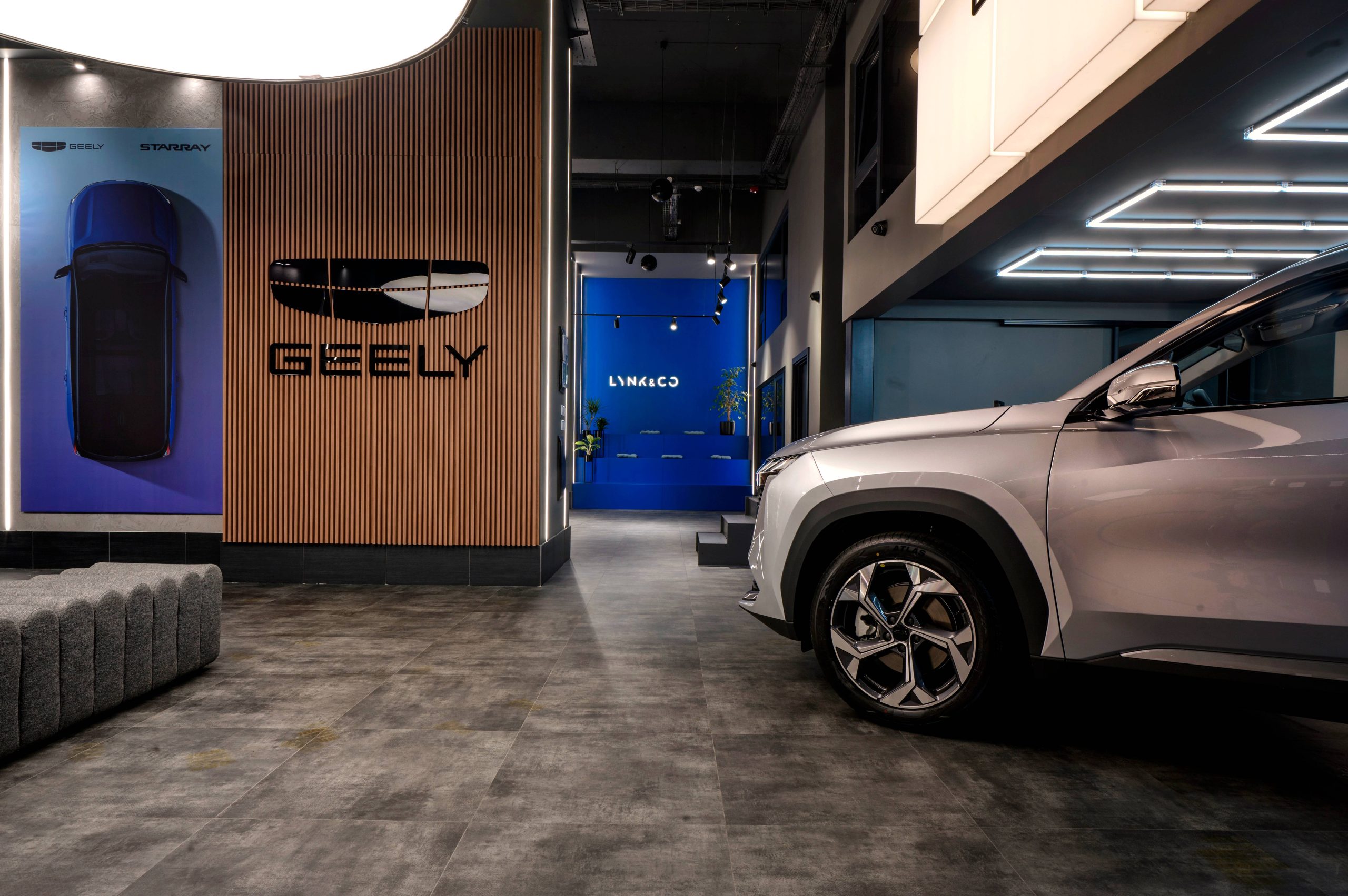 Diseño de interiores comerciales para una marca automotriz view 5 