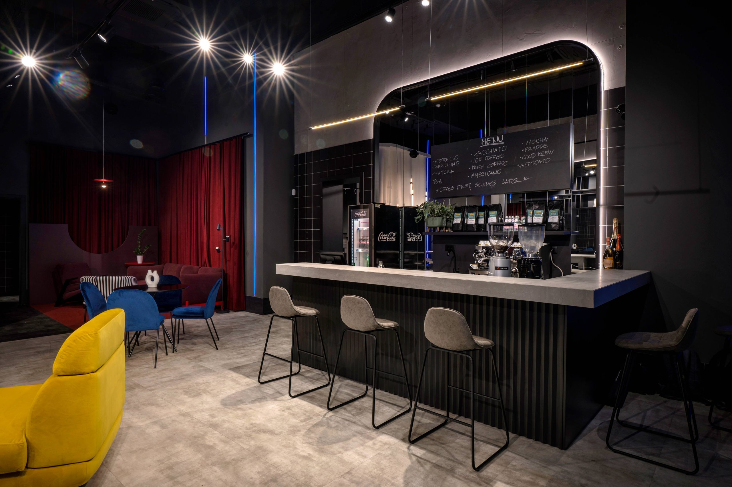 Diseño de interiores comerciales para una marca automotriz view 30 