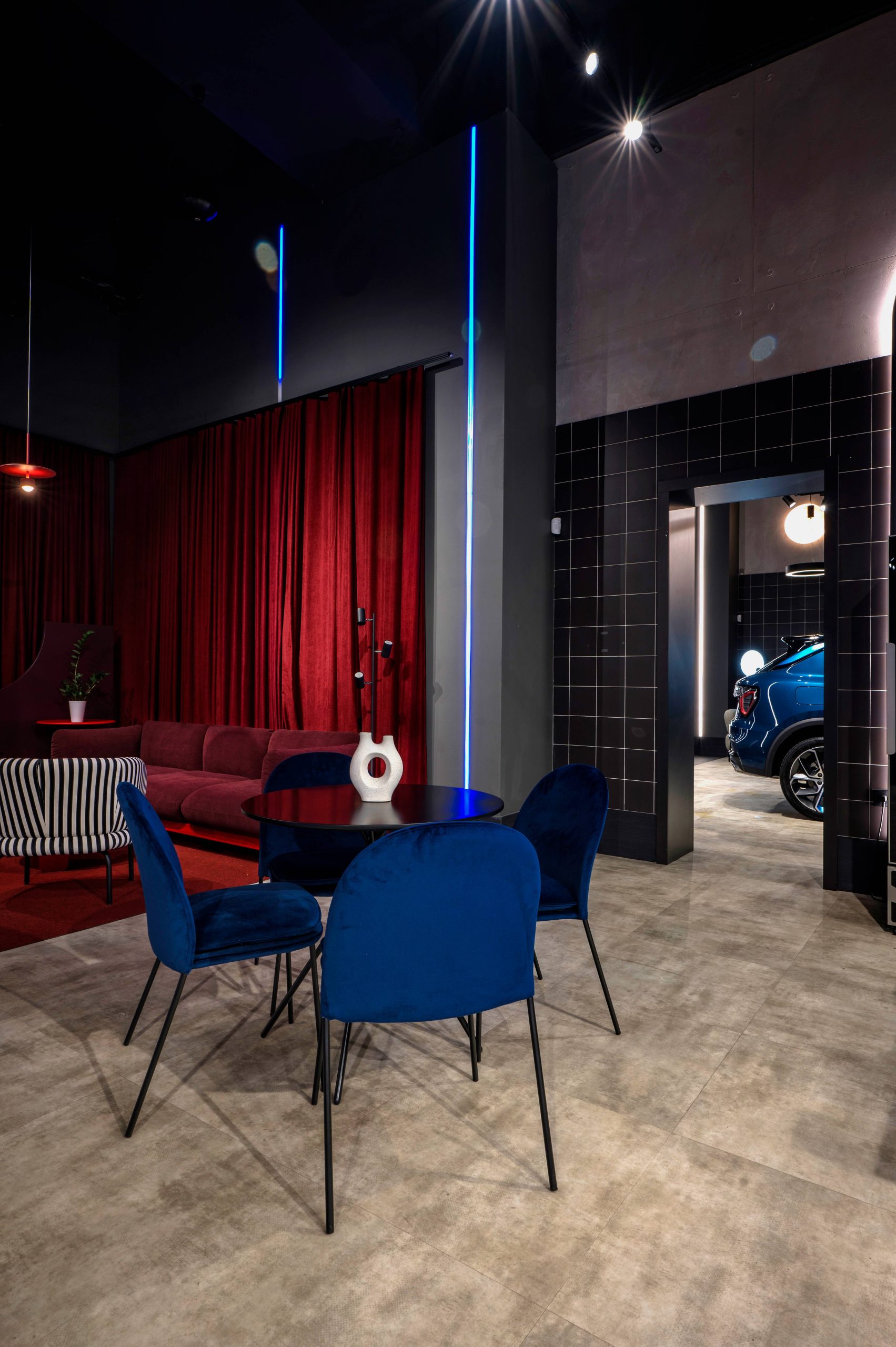 Diseño de interiores comerciales para una marca automotriz view 27 