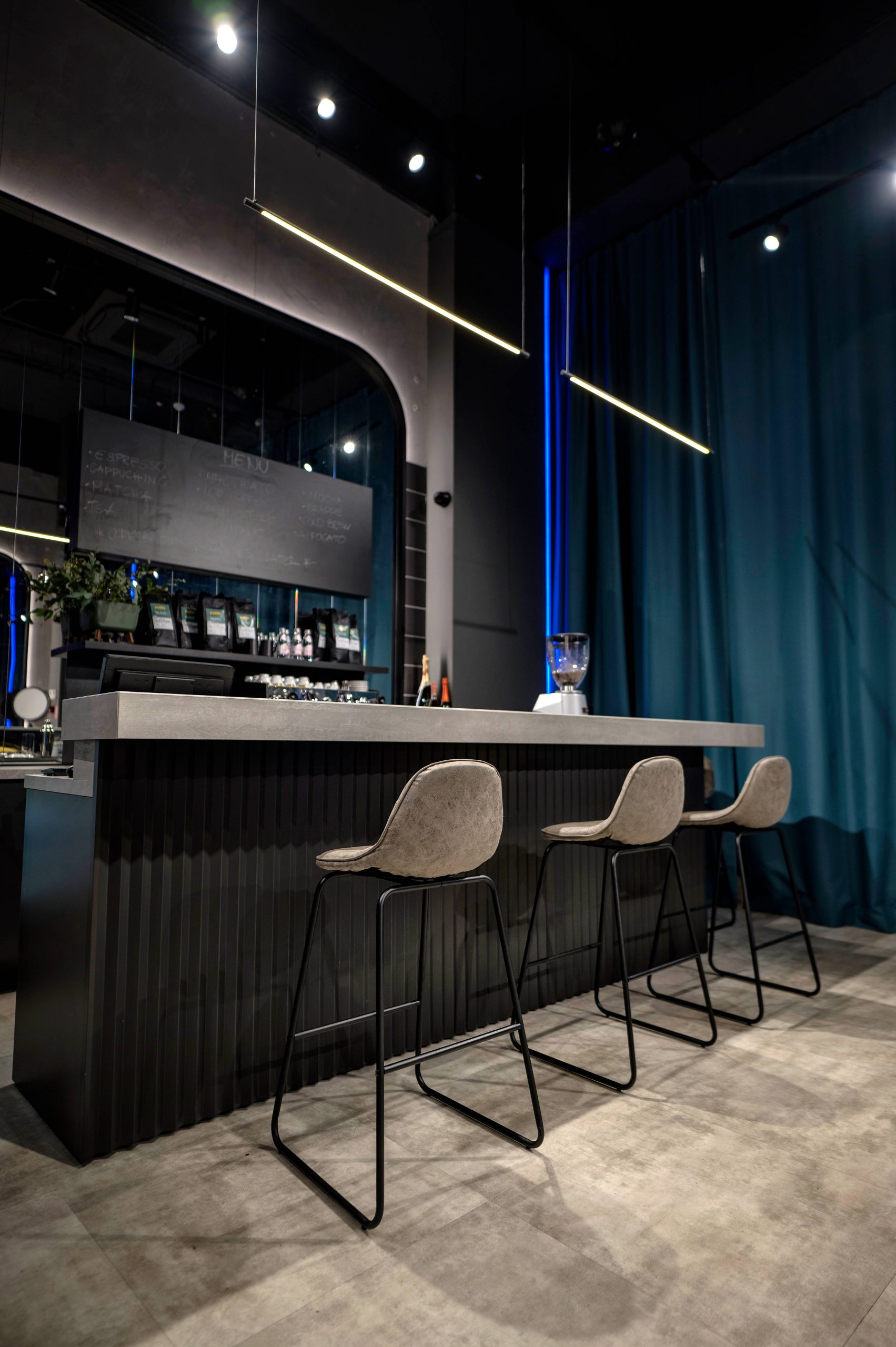 Diseño de interiores comerciales para una marca automotriz view 20 